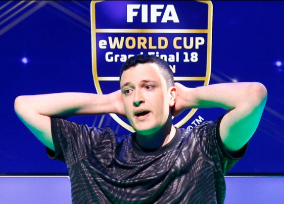 «Сам вырыл себе яму». EA запретила киберспортсмену участвовать в турнирах за критику FIFA 19 - изображение обложка