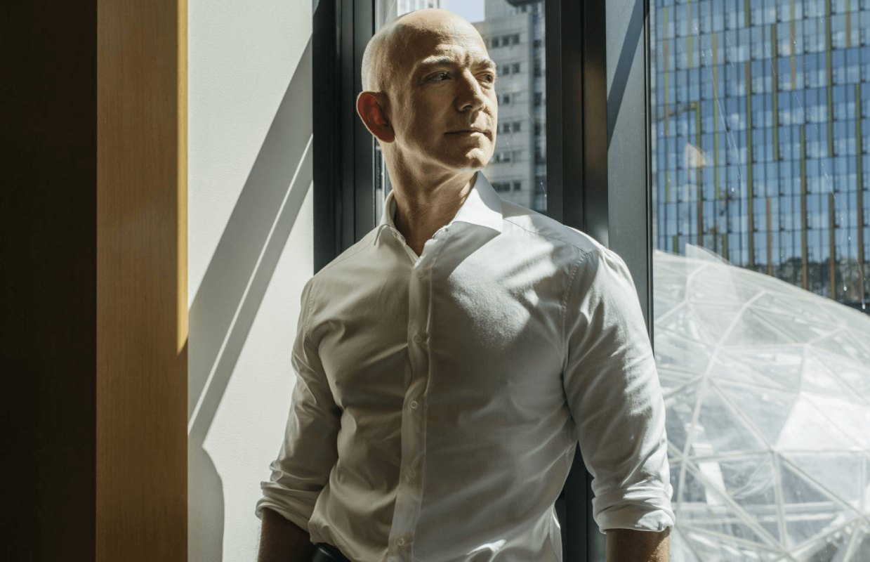  «Создавайте больше, чем потребляете»: последнее письмо Безоса в роли CEO Amazon - изображение обложка