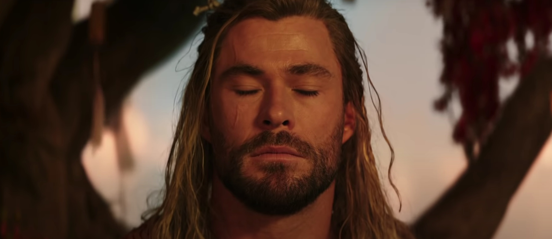 Обложка: кадр из трейлера «Тор: Любовь и гром» (2022)