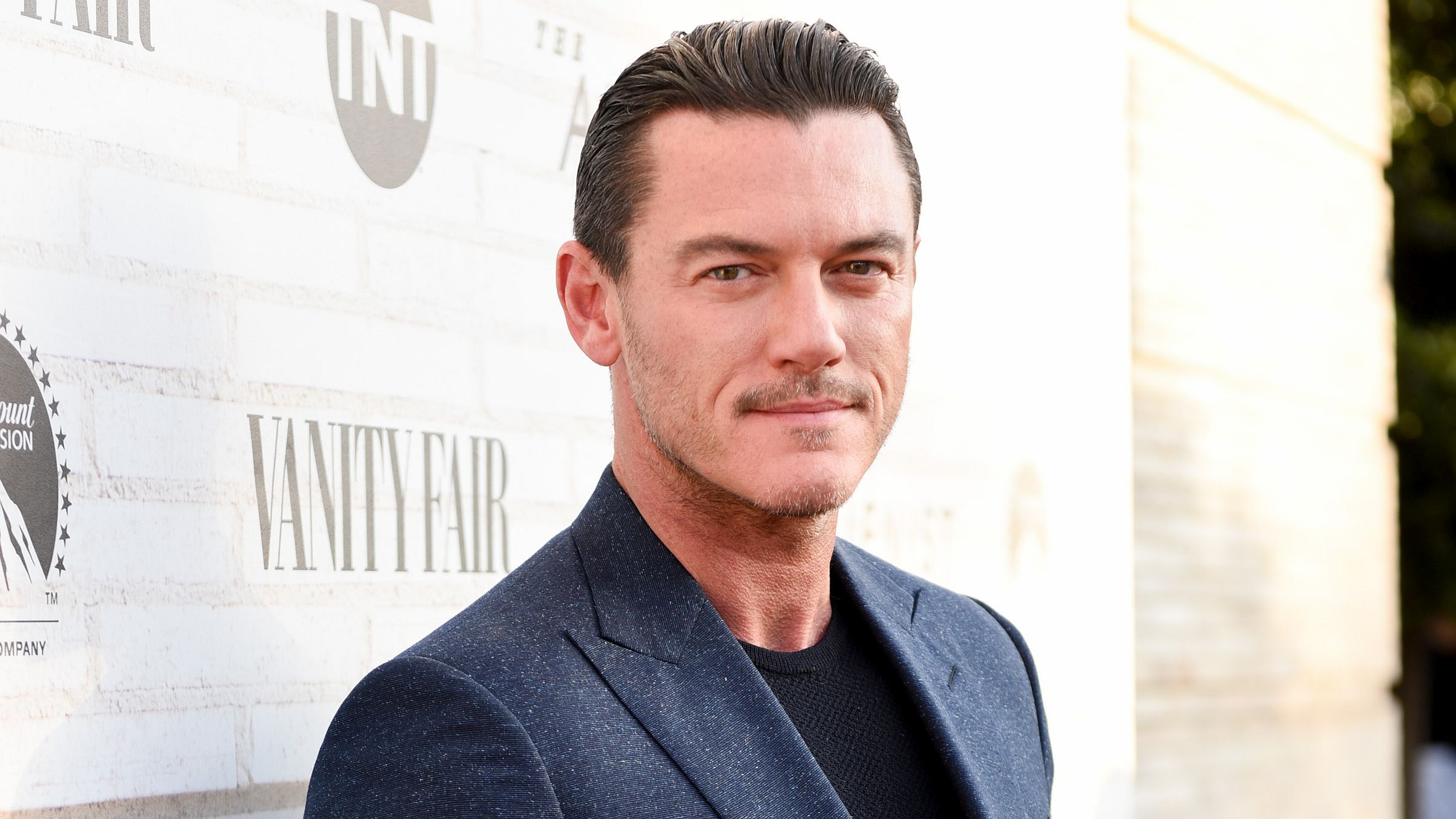 Люк Эванс сыграет злодея в фильме «Пиноккио» от Disney - изображение обложка