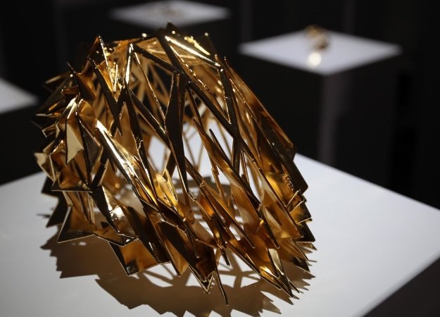 Пытаясь сделать селфи, женщина разрушила экспонаты на $200 тысяч - изображение обложка