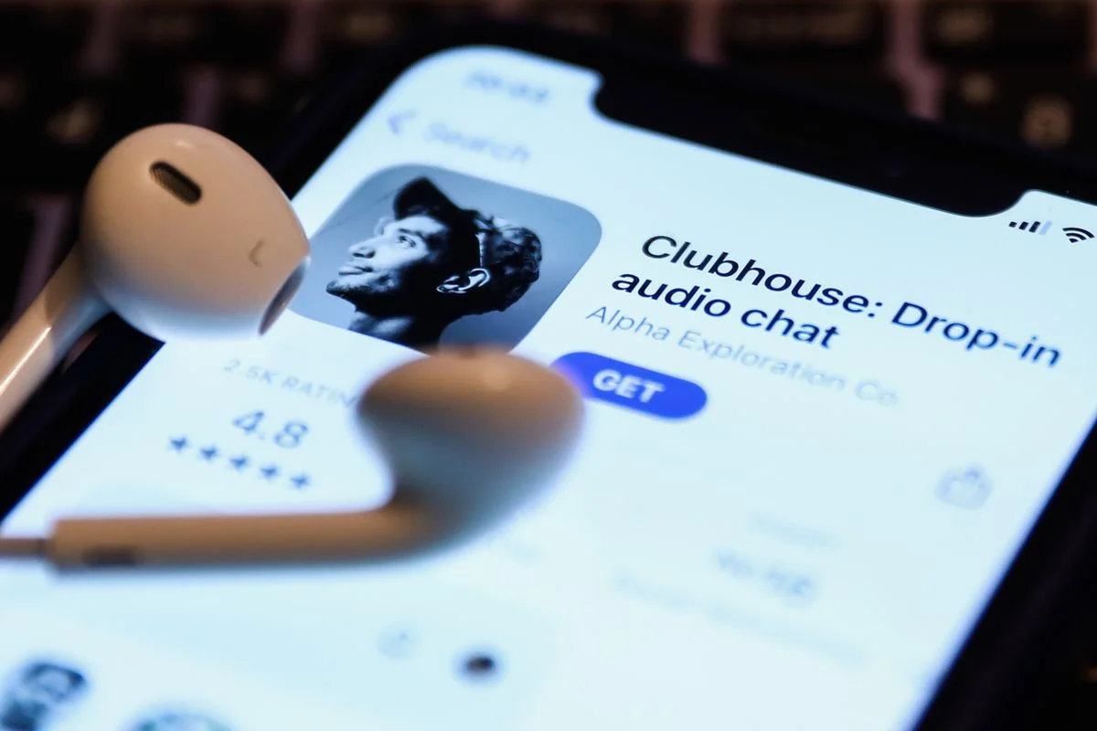 Clubhouse выбрала 50 контент-мейкеров, которым будет платить по $5000 в месяц - изображение обложка