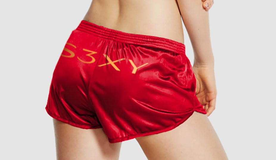 Tesla начала продавать короткие шорты. Шутка Илона Маска обрушила сайт компании - изображение обложка