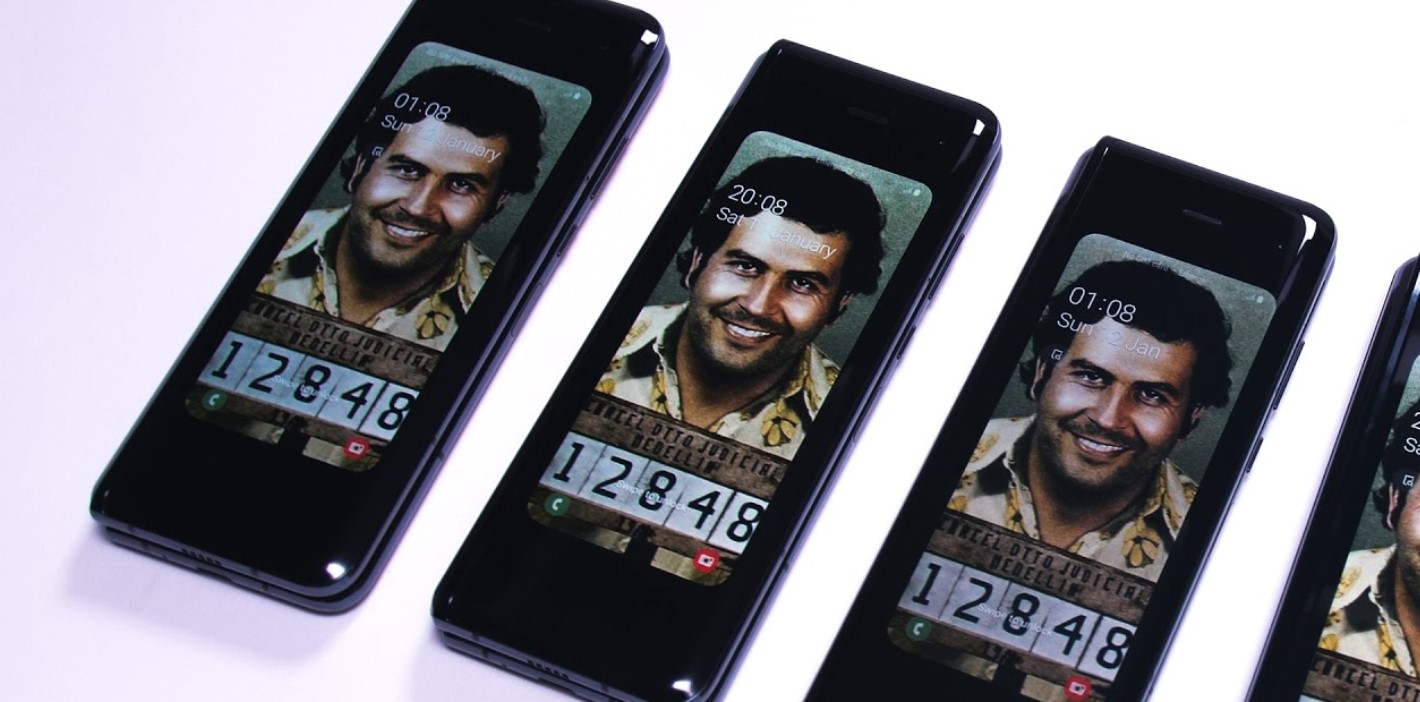 Золотой «убийца» Galaxy Fold. Брат Пабло Эскобара выпустил новый гибкий смартфон - изображение обложка