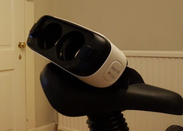 VR-шлем сделал тренировки на велотренажере интересными - изображение обложка