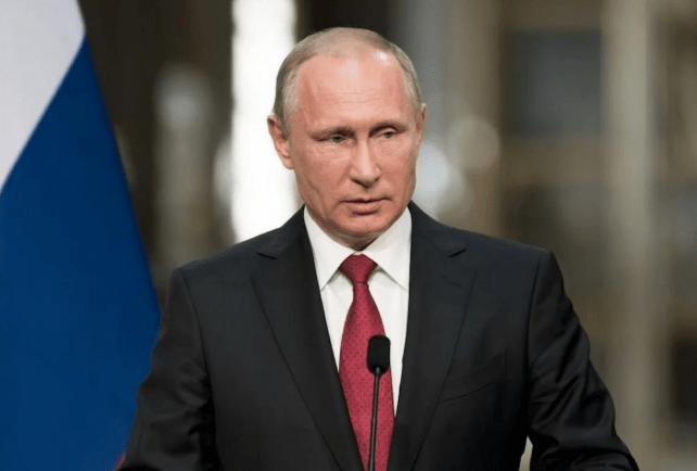 Что в сети говорят о постоянном переносе обращения Путина