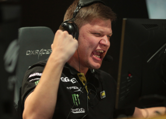 S1mple тащит NAVI, делая «эйс» в эко-раунде на турнире по CS:GO - изображение обложка