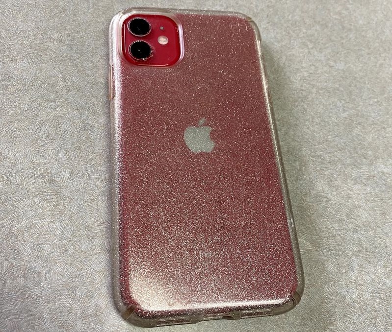 Девочке вернули утерянный iPhone 11. Он два месяца пролежал на дне озера в Диснейленде и остался цел - изображение обложка