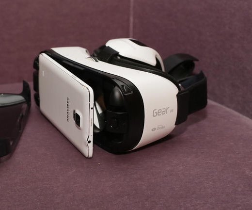 Очки виртуальной реальности Samsung добрались до магазинов - изображение обложка