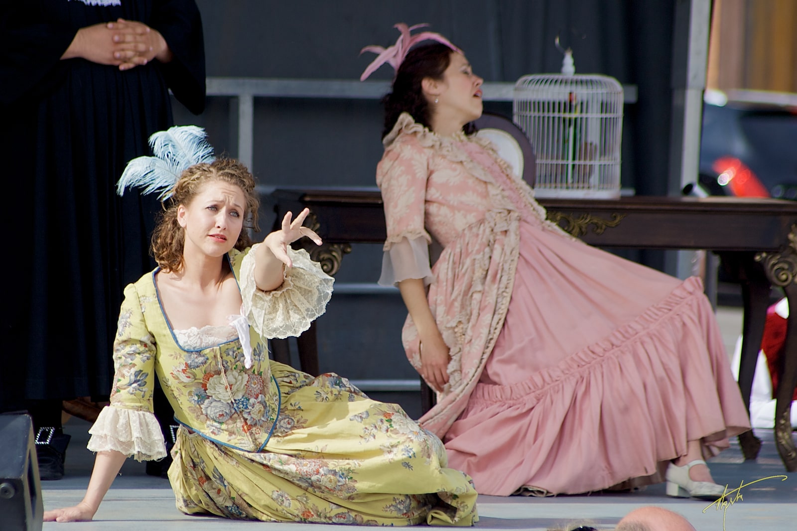 Disney начал производство фильма о злых сёстрах Золушки - изображение обложка