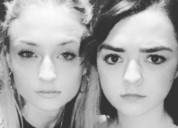 Обзор соцсетей. Арья и Санса, Ларин против Дружко, Саша Грей у Кремля - изображение обложка