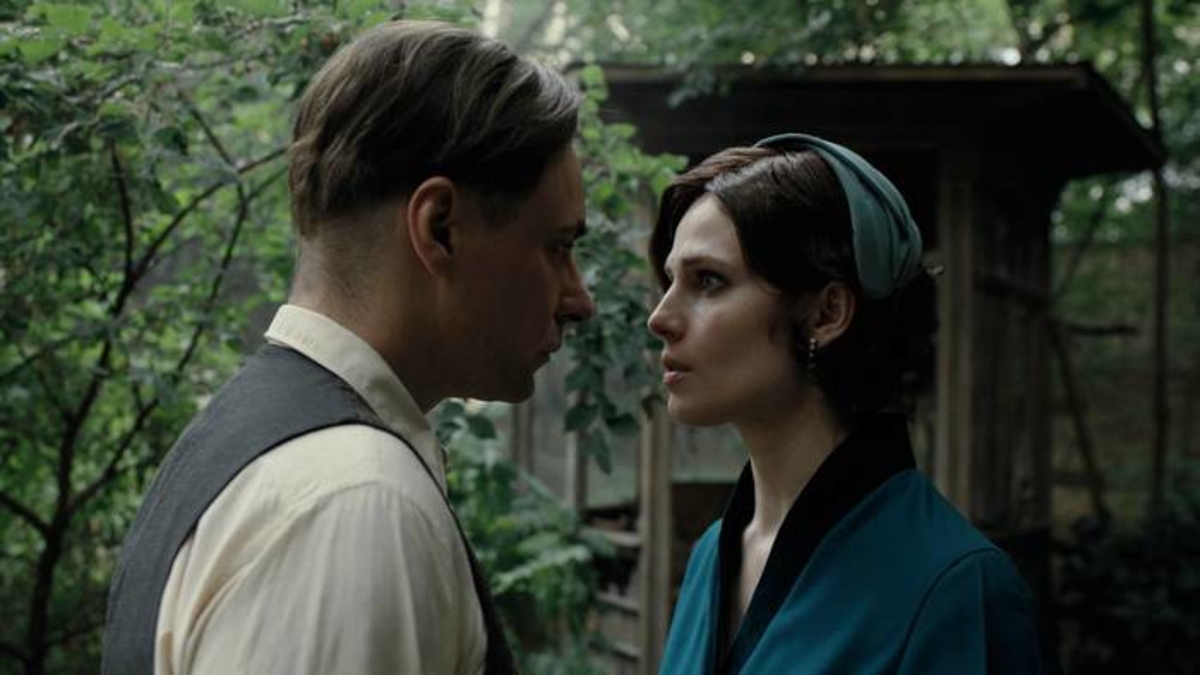 Обложка: кадр из фильма «Воланд»