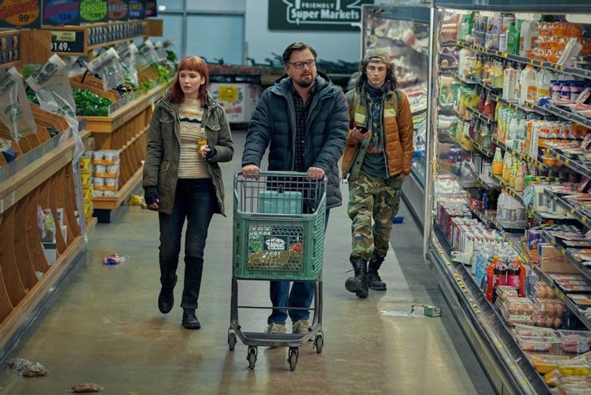 Netflix выпустил бэкстейдж-видео со съёмок «Не смотрите наверх» с Ди Каприо и Лоуренс - изображение обложка