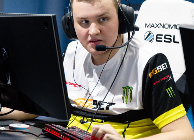 Как менялась форма Natus Vincere - изображение обложка