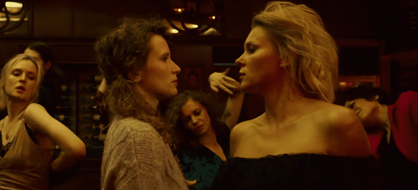 Лабиринт воспоминаний и бесконечные танцы — это новый клип Монеточки «Папина любовница» - изображение обложка