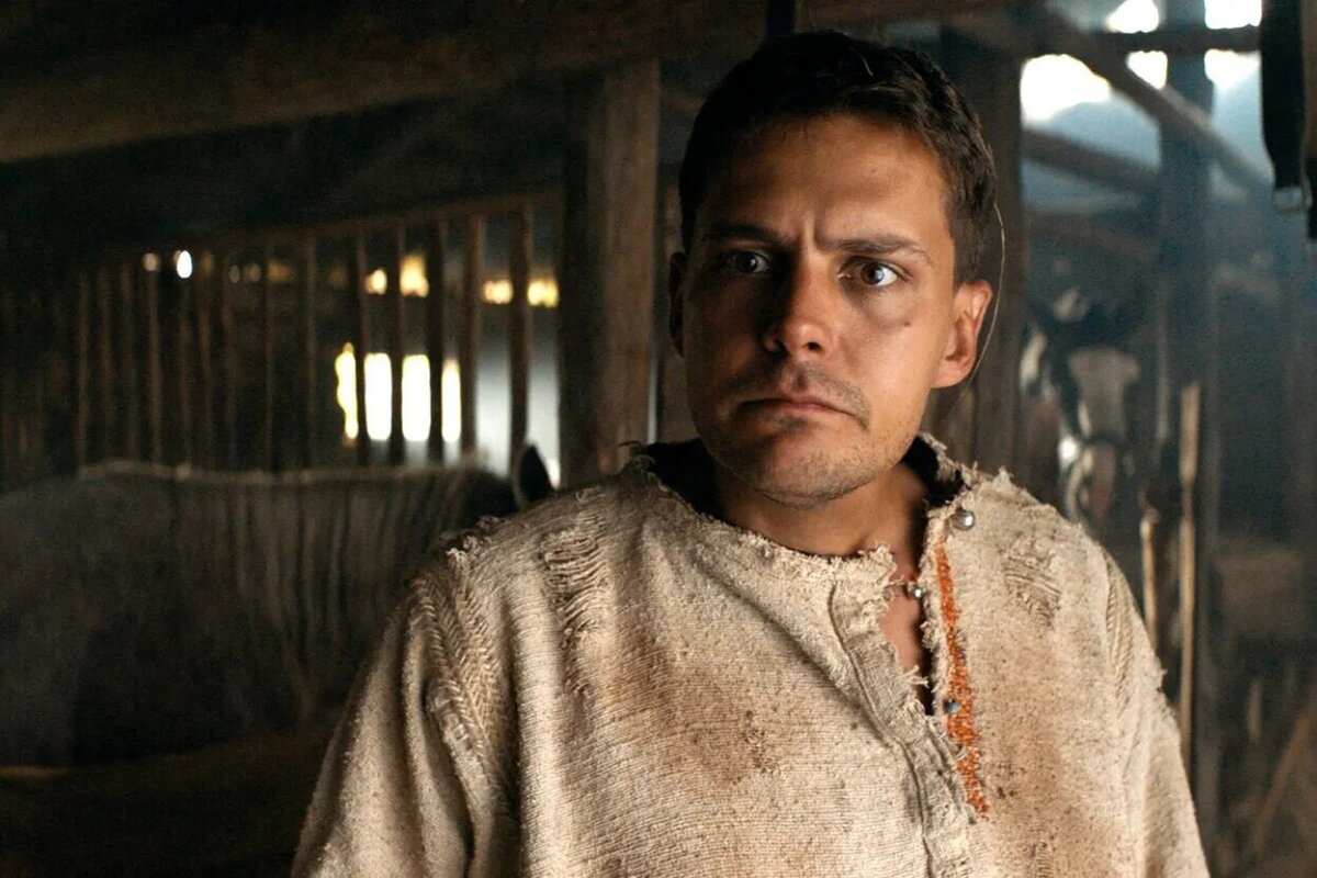 В новогодние праздники в России чаще всего смотрели «Холопа» и «Вторжение» - изображение обложка