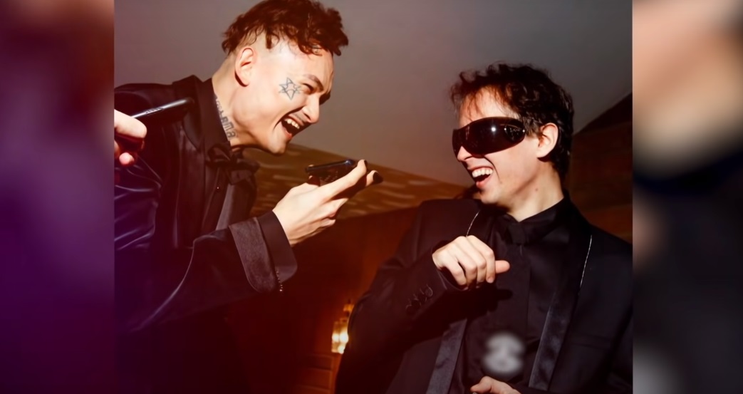 «Скромник и хит-машина»: Моргенштерн и
Slava Marlow появились в передаче «Давай поженимся» - изображение обложка