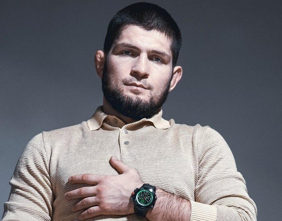 66-летняя поклонница Хабиба добилась совместного фото, простояв на жаре 4 часа - изображение обложка