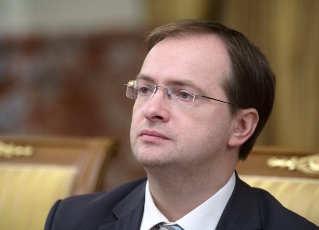 Мединский передумал увеличивать стоимость прокатного удостоверения в РФ - изображение обложка