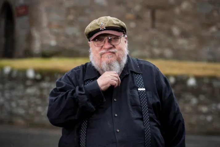 Джордж Мартин самоизолировался. Теперь он каждый день пишет книгу - изображение обложка