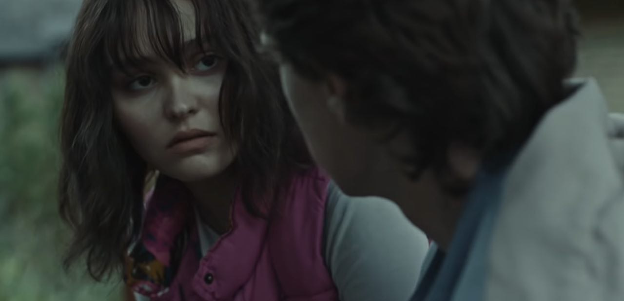 Focus Features показала трейлер триллера «Волк» с Лили-Роуз Депп и Джорджем Маккэем - изображение обложка