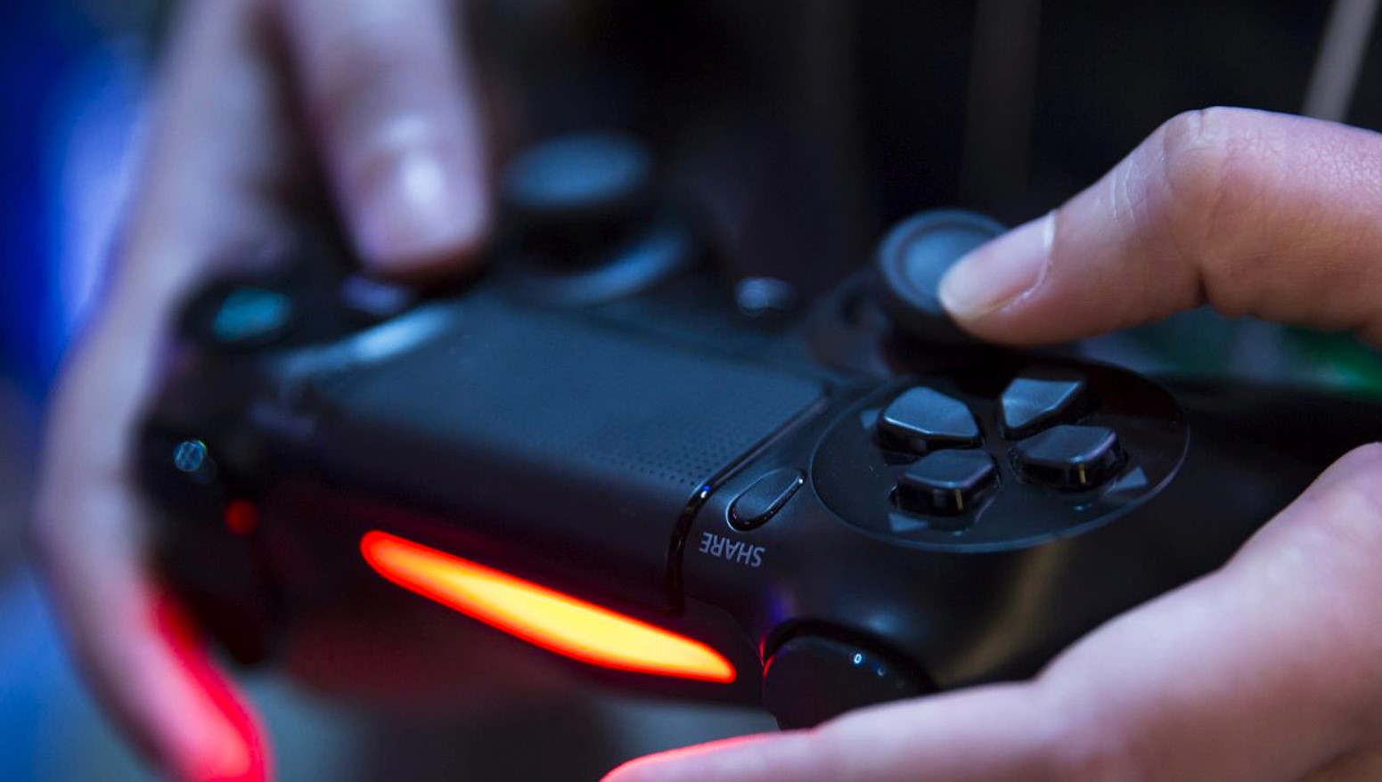 DualShock сможет определять потливость рук. Это новый патент Sony - изображение обложка