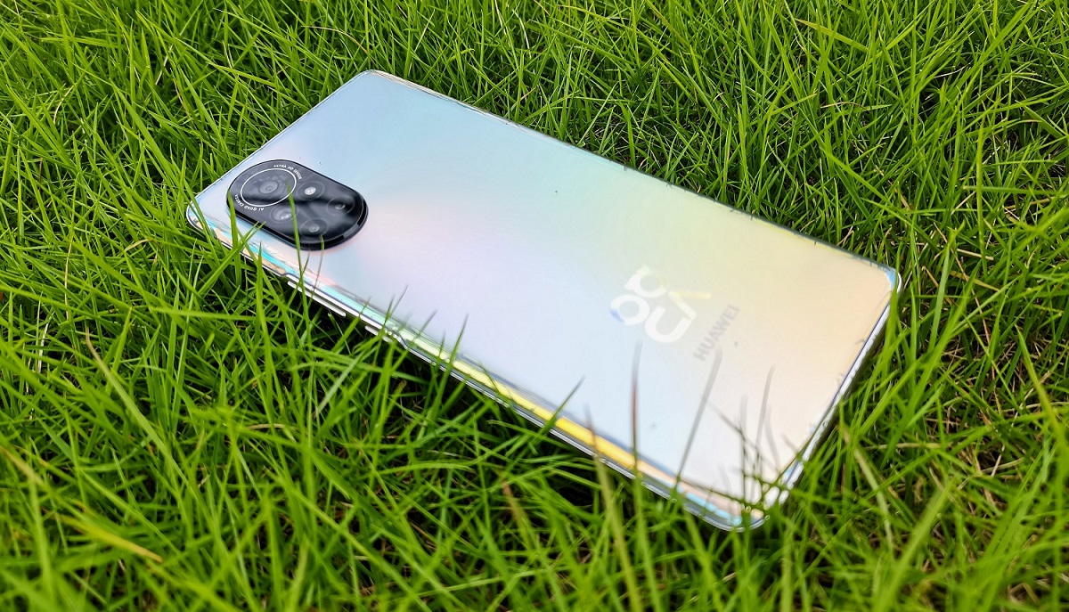 В России представили камерофон Huawei Nova 8: экран 90 Гц, EMUI 12 и зарядка 66 Вт - изображение обложка