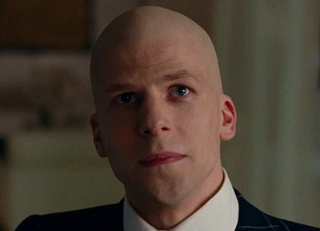 По всей видимости, Джесси Айзенберг только недавно узнал, что сиквела «Лиги справедливости» не будет - изображение обложка