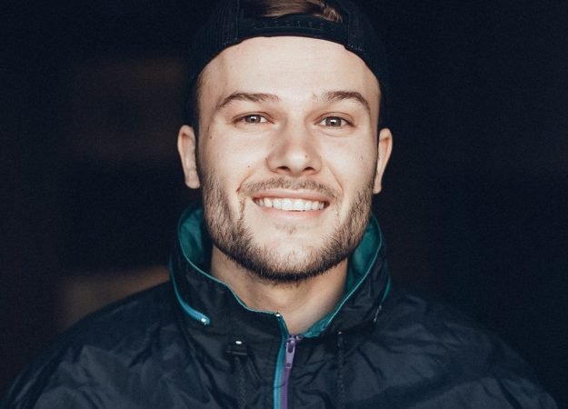 Плейлист. Слушаем новый альбом Макса Коржа «Малый повзрослел ч.2» - изображение обложка