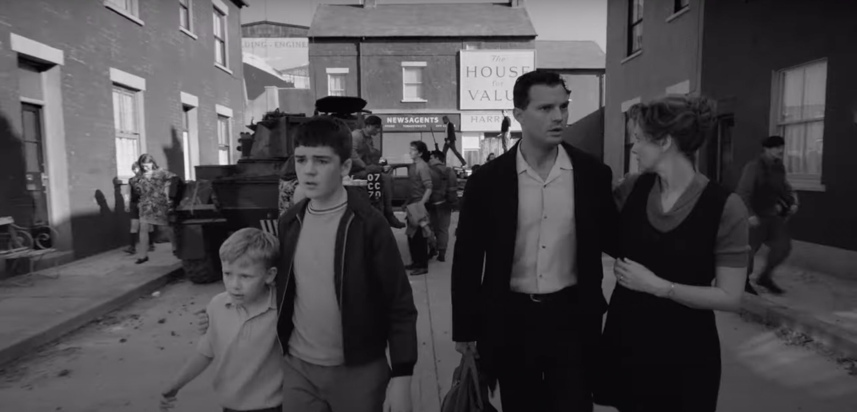 Вышел новый трейлер драмы «Белфаст» Кеннета Браны - изображение обложка