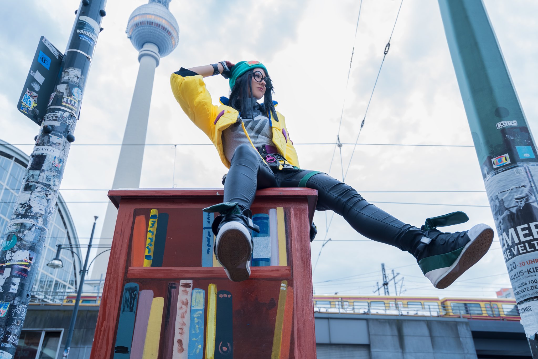 Красочный косплей Killjoy из VALORANT от стримерши из Берлина - изображение обложка