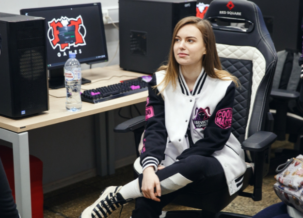 «Я хочу чтобы она умерла». В Vaevictis произошел конфликт. Что не поделили девушки?  - изображение обложка