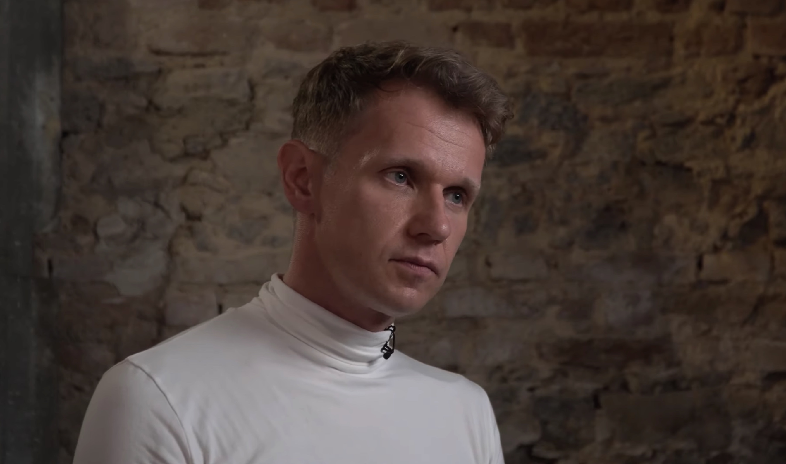 Новый герой «вДудя» Фёдор Павлов-Андреевич: об акционизме и геях в русской политике - изображение обложка