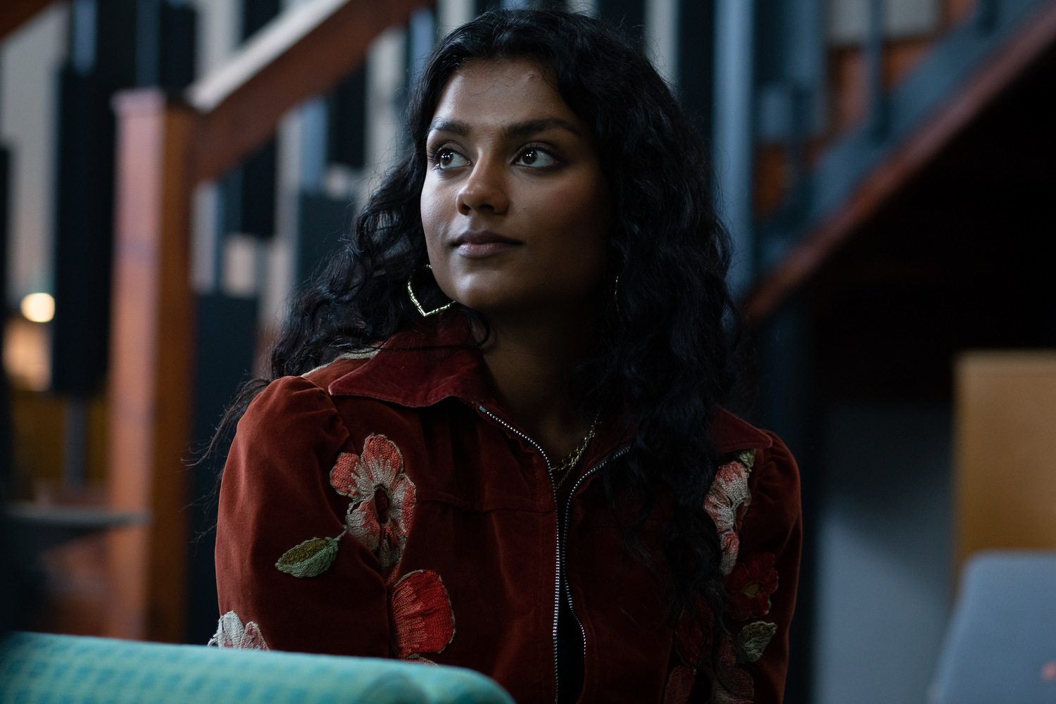 Звезда «Полового воспитания» Симон Эшли сыграет главную роль во втором сезоне «Бриджертонов» - изображение обложка