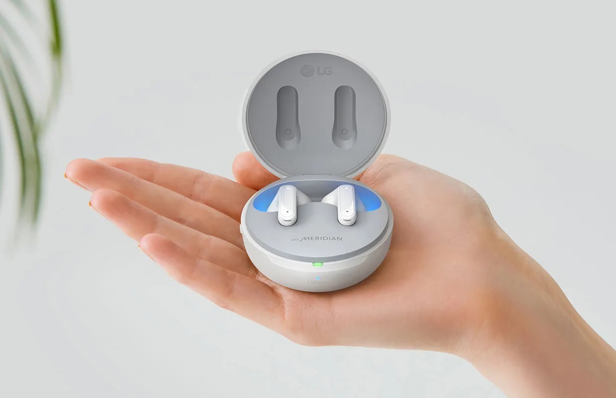 LG представила линейку TWS-наушников Tone Free FP 2021: защита от влаги и режим шепота - изображение обложка