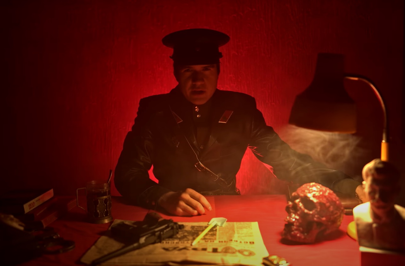 У BadComedian вышел спецвыпуск к 9 мая, где он растерзал военную комедию «На Париж» - изображение обложка