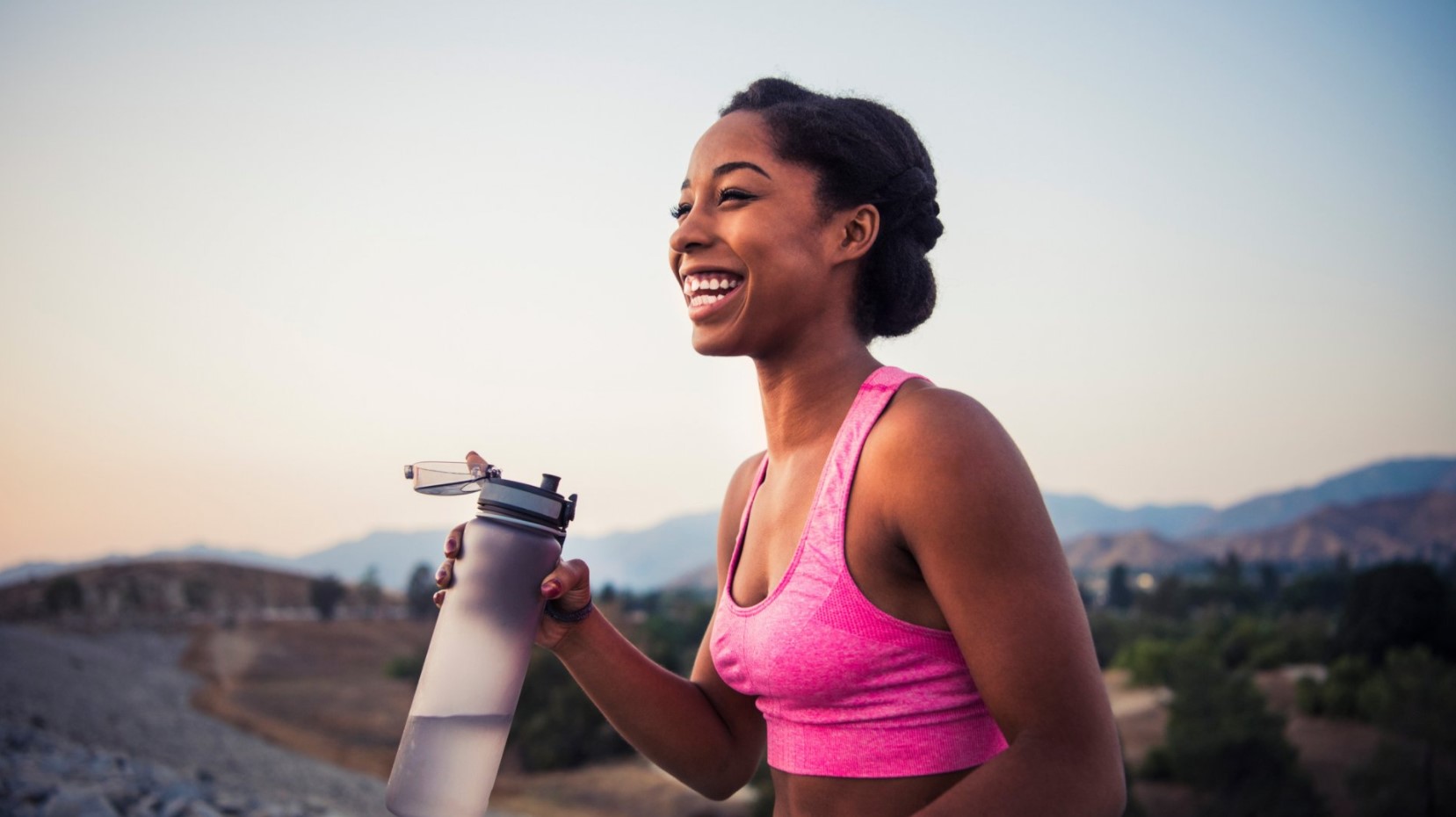 Не только деньги. Ученые назвали три вещи, которые приносят больше счастья - изображение обложка
