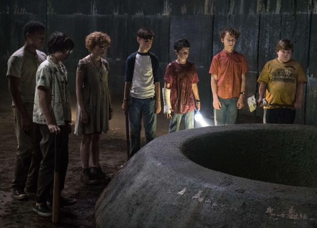 «Клуб Неудачников» снова в сборе! Новое фото со съемок сиквела «Оно» - изображение обложка