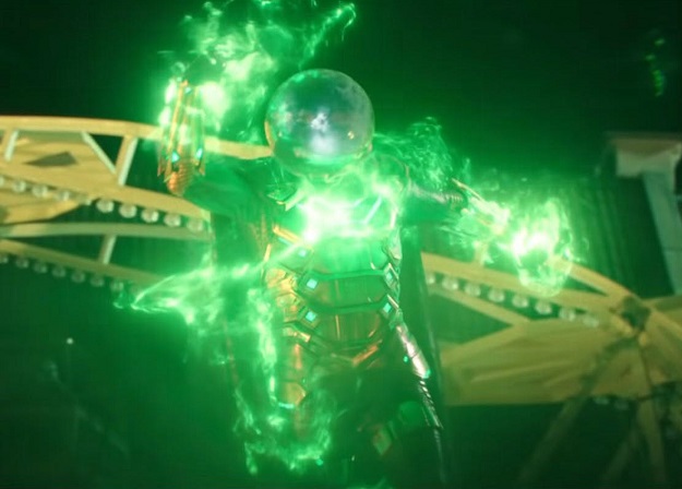 В начале работ над «Вдали от дома» авторы фильма думали сделать Мистерио инопланетянином - изображение обложка