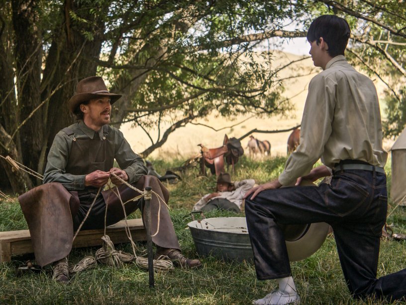 «Власть пса» с Бенедиктом Камбербэтчем возглавил топ фильмов за неделю на Netflix - изображение обложка