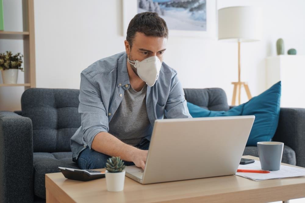 Большинство россиян вернулись с удаленки в офисы. Только 5% работают из дома - изображение обложка