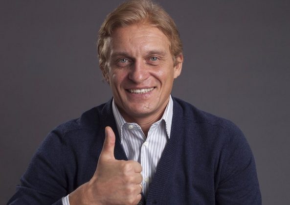 «Он лучший бизнесмен в мире!» Тиньков внезапно удостоился комплиментов от «Немагии» - изображение обложка