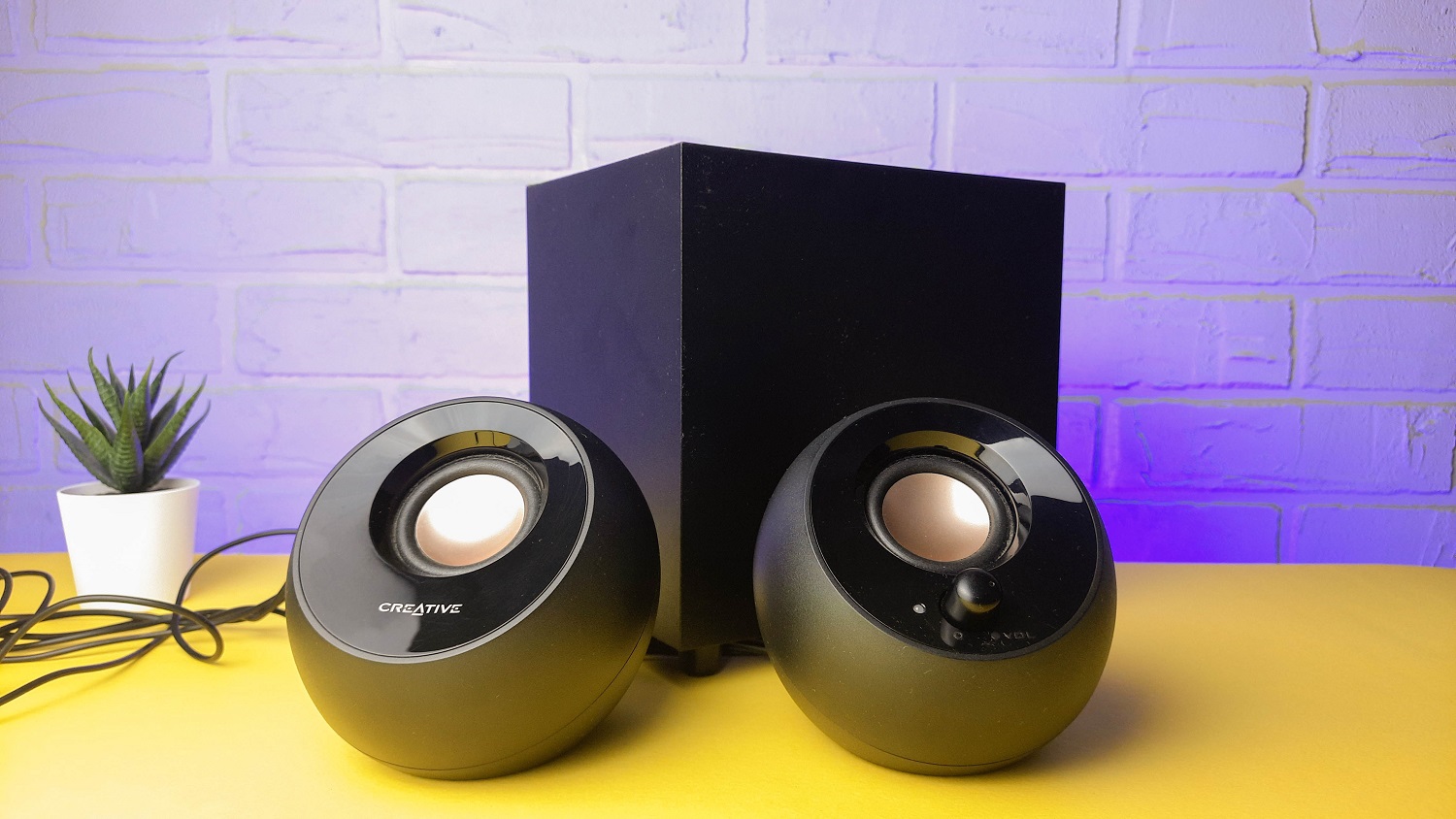 Обзор Creative Pebble Plus: бюджетная акустическая система для игр и кино - изображение обложка