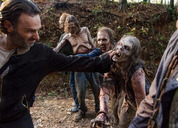 Вам мало героев в «Ходячих»? Давайте добавим толпу из спиноффа - изображение обложка