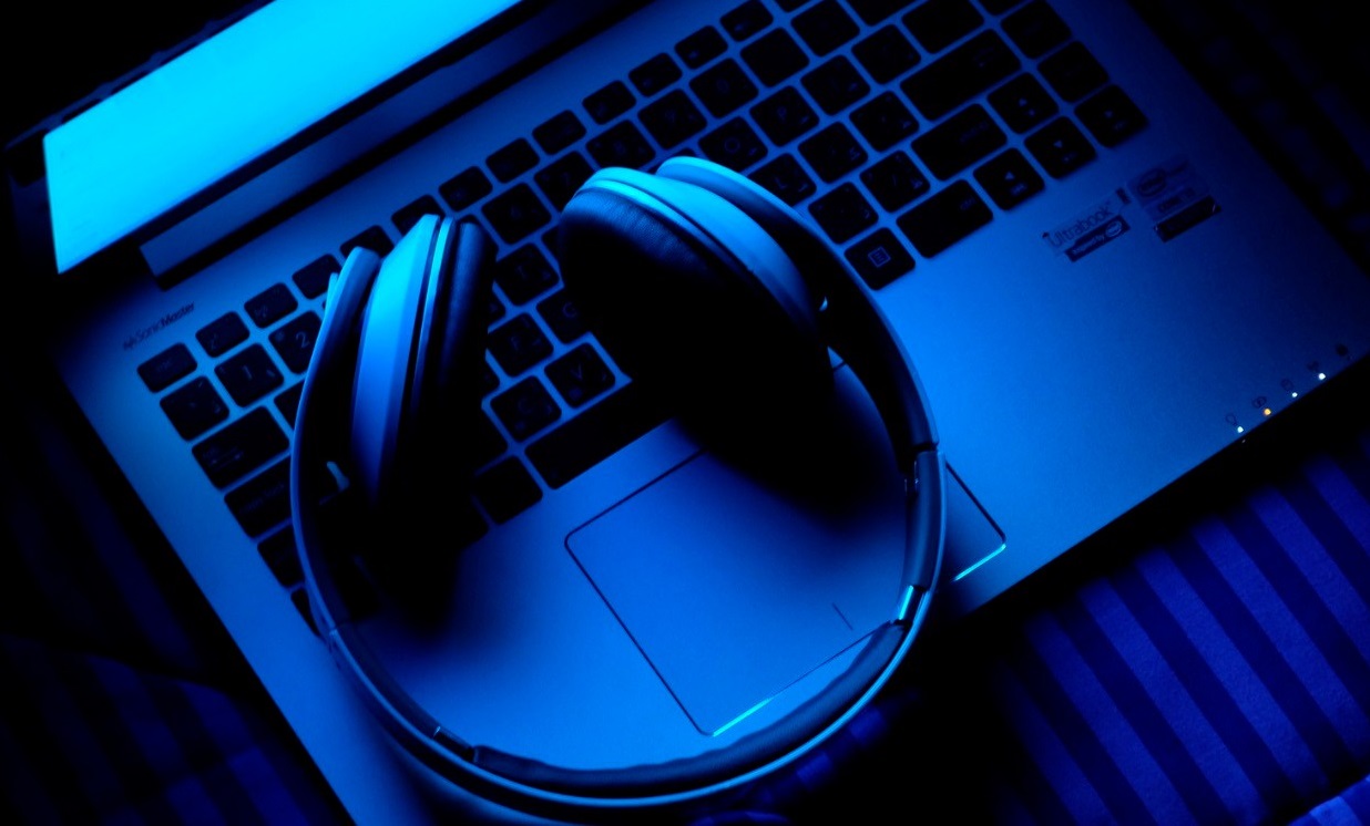 «Яндекс.Маркет» назвал самые популярные смартфоны, ноутбуки и наушники в 2020 году - изображение обложка