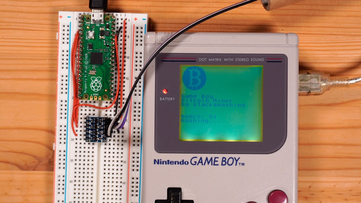 Энтузиаст майнит биткоины на Game Boy