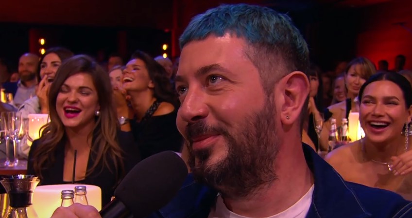 Артемий Лебедев сделал лого для Comedy Club. Счет «оплатят армяне» - изображение обложка