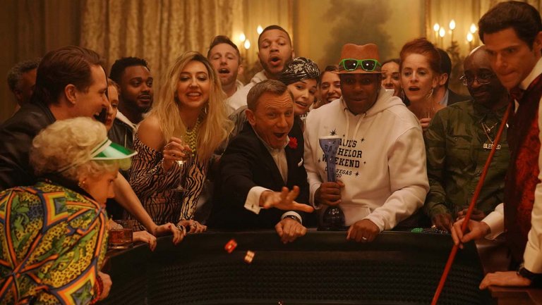 Дэниел Крейг снялся в пародии на новый фильм о Бонде - изображение обложка