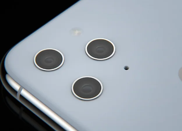 Так лучше: появился новый вариант исполнения тройной камеры iPhone XI - изображение обложка