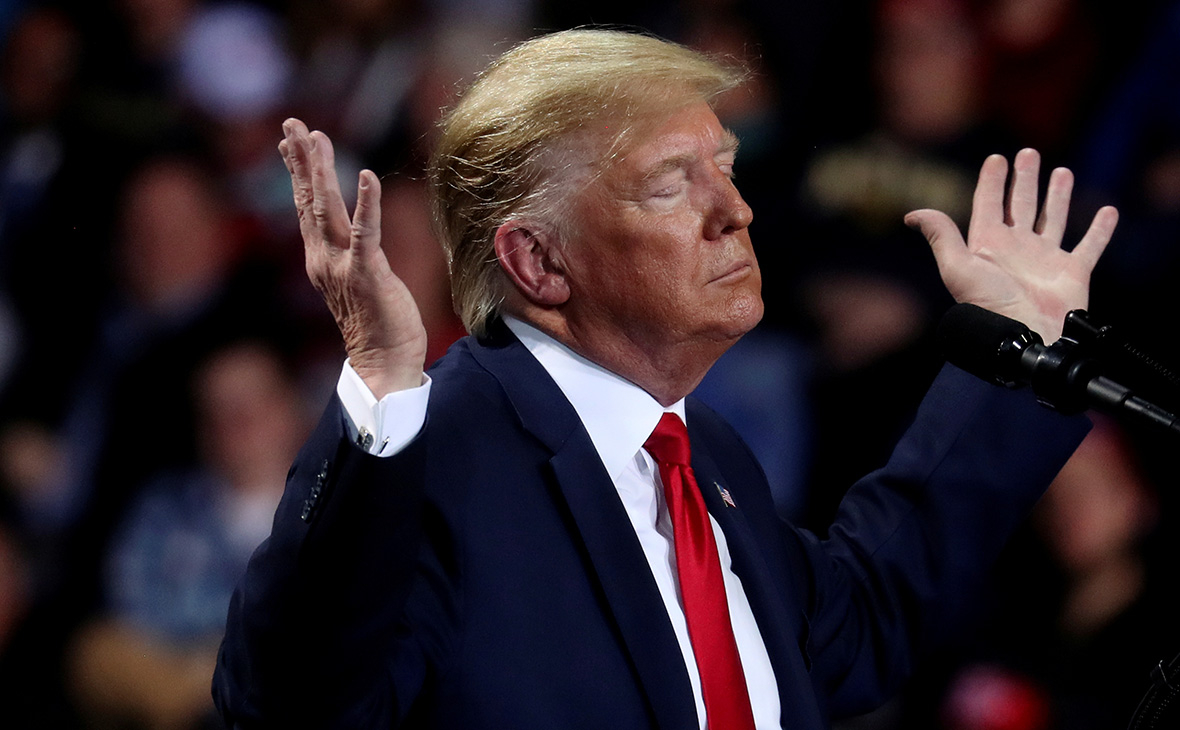 Дональд Трамп ставит новые рекорды Твиттера. За сутки он опубликовал 142 твита - изображение обложка